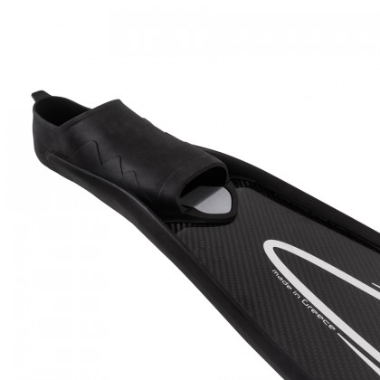 Assembling set for fins F1 and carbon blades